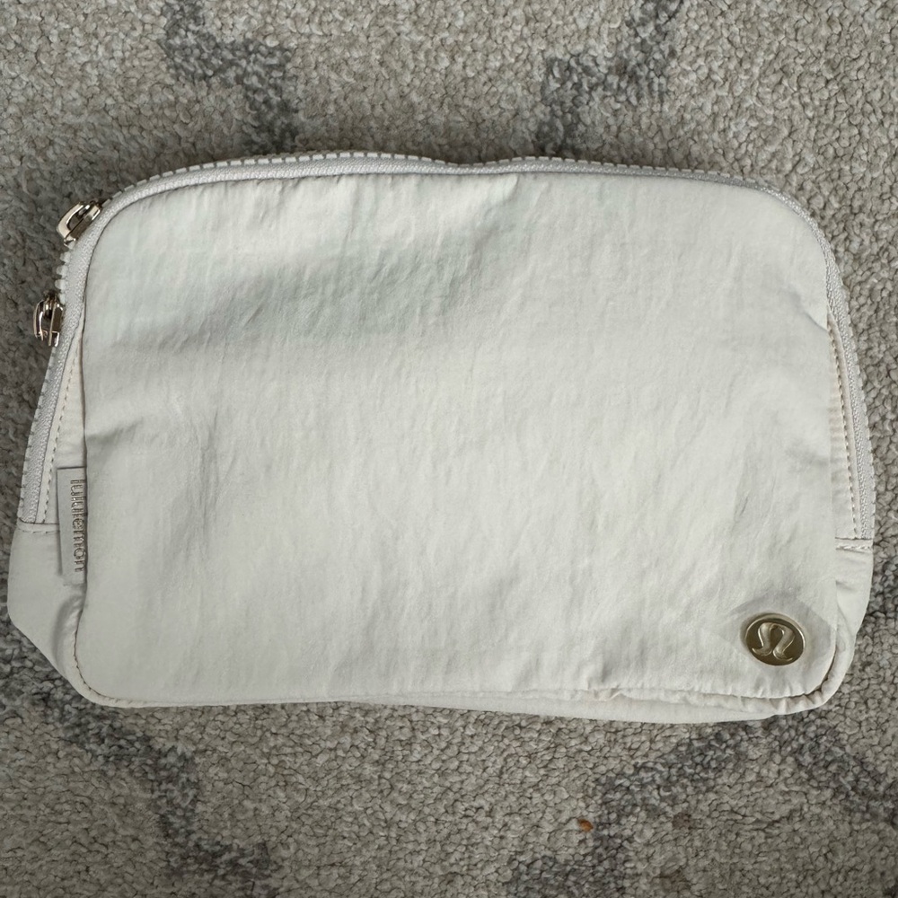 Lululemon Everywhere Belt Bag Large- Light Ivory NWT